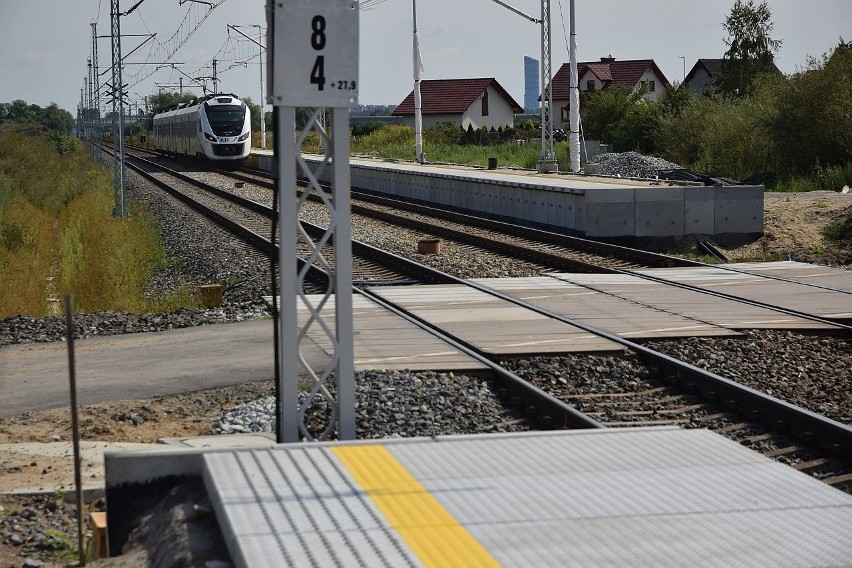 Nowy przystanek kolejowy pod Wrocławiem prawie gotowy (ZDJĘCIA)