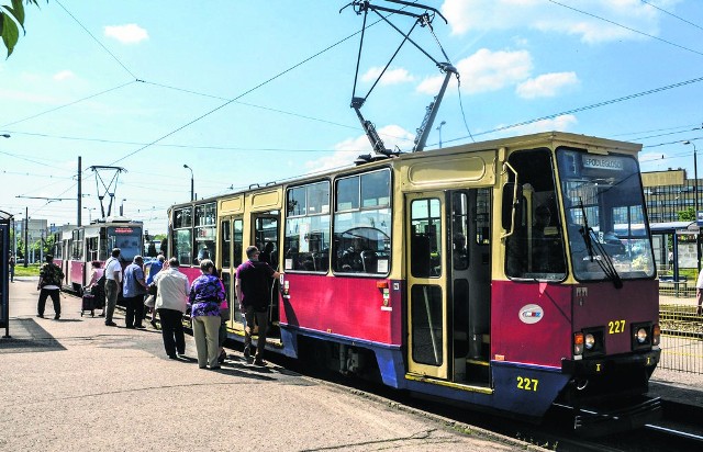 Pasażerowie skarżą się, że niektóre Tramwaje linii nr 7 z Fordonu na Kapuściska i Glinki ,na odcinku od ronda Toruńskiego do ulicy Szarych Szeregów, są przepełnione, bo na trasie kursują pojazdy tylko z jednym wagonem.