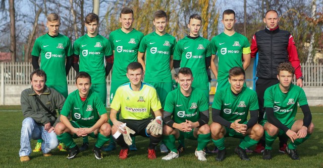 Pierwsza drużyna Orląt Kielce, która jest liderem grupy 1 klasy A.