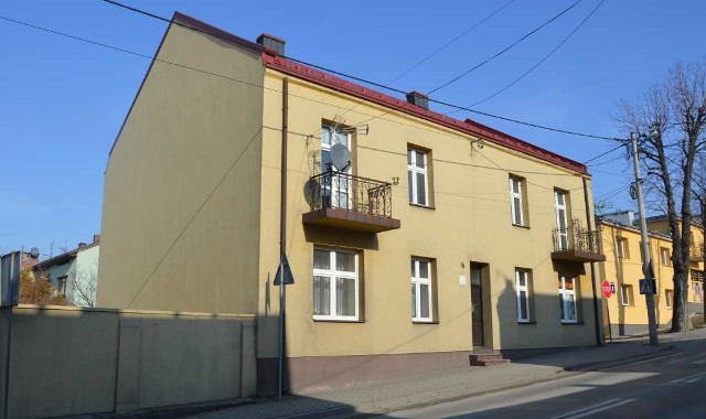 Przy ul. Kościuszki 6 przez dziesięciolecia służono medyczną pomocą mieszkańcom Proszowic i okolicy