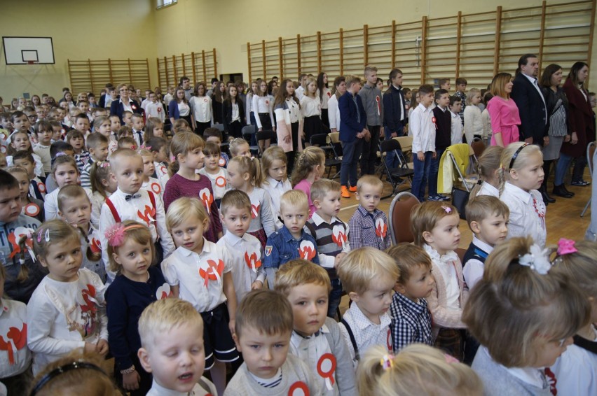 Akcja "Szkoła do hymnu". Śpiewali też uczniowie Szkoły Podstawowej w Słupi 