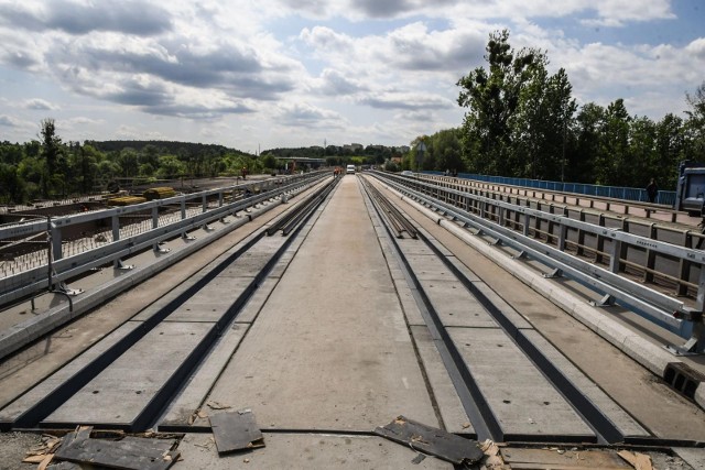 Zobacz, jak przebiegają prace przy budowie dwóch nowych mostów nad Brdą.