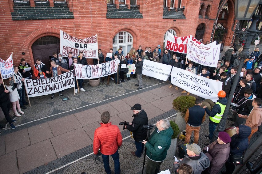 Protest odbył się przed budynkiem Urzędu Miasta w Słupsku.