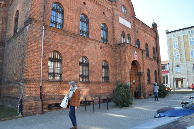 W budynku grudziądzkiego USC wymieniono już okna i zabezpieczono więźbę dachową. Teraz czas na wymianę instalacji