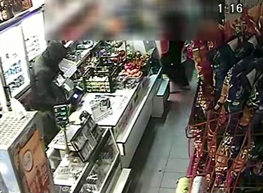 Napad na sklep w Lędzinach [WIDEO] Policja prosi o pomoc