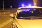 Wypadek na Maratońskiej w Łodzi. Mężczyzna wpadł pod nieoznakowany radiowóz [ZDJĘCIA, FILM]