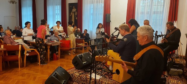 Podczas Festiwalu Jakubowego w Brodnicy usłyszeliśmy utwory w wykonaniu Ireny Salwowskiej z zespołem oraz Piotra Bakala