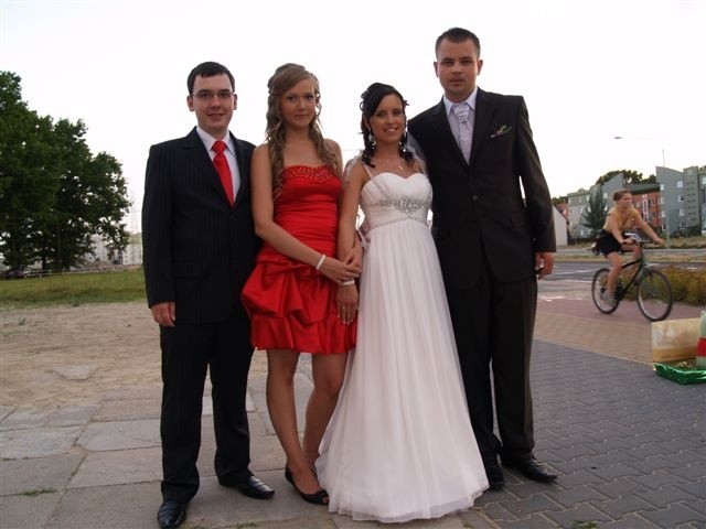 Od lewej stoją: Krzysztof Chojnowski, Marta Bożek, Agata...