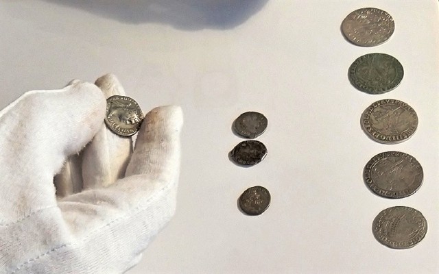 Najstarsze z zabezpieczonych monet to rzymskie denary z I i II w. n.e.
