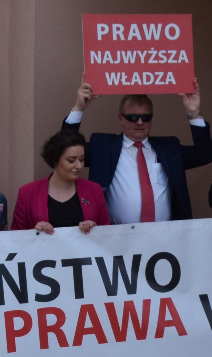 Ostrołęka. Protest sędziów przed Sądem Okręgowym. Sędziowie z Ostrołęki z mocnym wsparciem. 18.05.2021. Zdjęcia