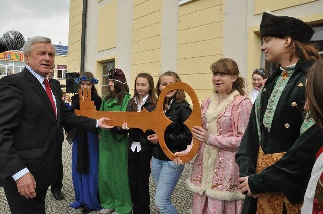 W piątek z rana burmistrz Bielska Podlaskiego przekazał symboliczny klucz do bram miasta. Od tego czasu podczas Dni Bielska będą rządzić nim jego mieszkańcy.