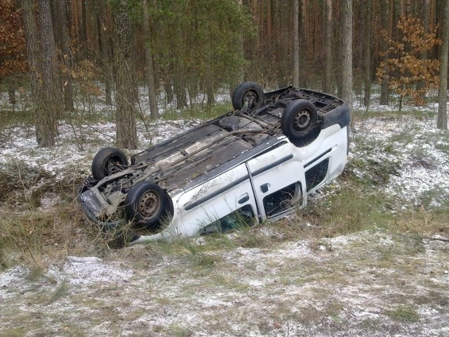 Gdy policja i pogotowie przyjechały na miejsce, okazało się, że samochód jest pusty.