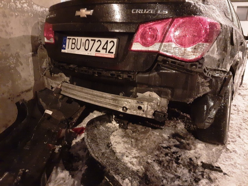 Ktoś uszkodził samochody na ulicy Staropogońskiej w...