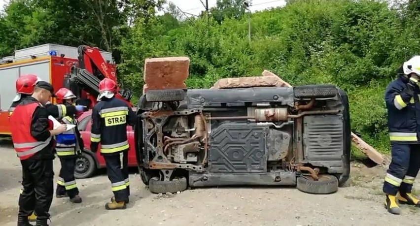 Katastrofa drogowa i zagrożenie powodziowe w Brodach i Wąchocku. To tylko ćwiczenia! 