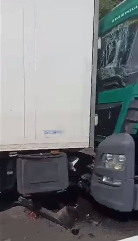 Krasne Folwarczne. Zderzenie ciężarówek i osobówki na DK8