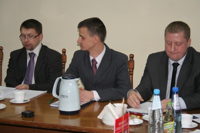 Trzy nowe - młode twarze w radzie (od lewej): Mariusz Bartkowski, Damian Kołodziejek i Piotr Osika