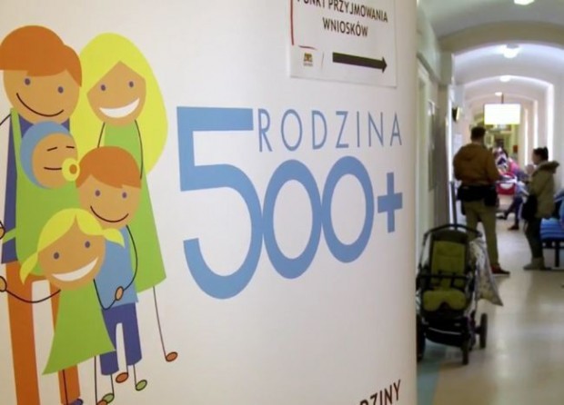 Zmiany w programie 500 plus? Minister rodziny i pracy Elżbieta Rafalska nie wyklucza, że zostanie podniesione kryterium dochodowe upoważniające do pobierania 500 złotych na dzieci z programu 500 plus.