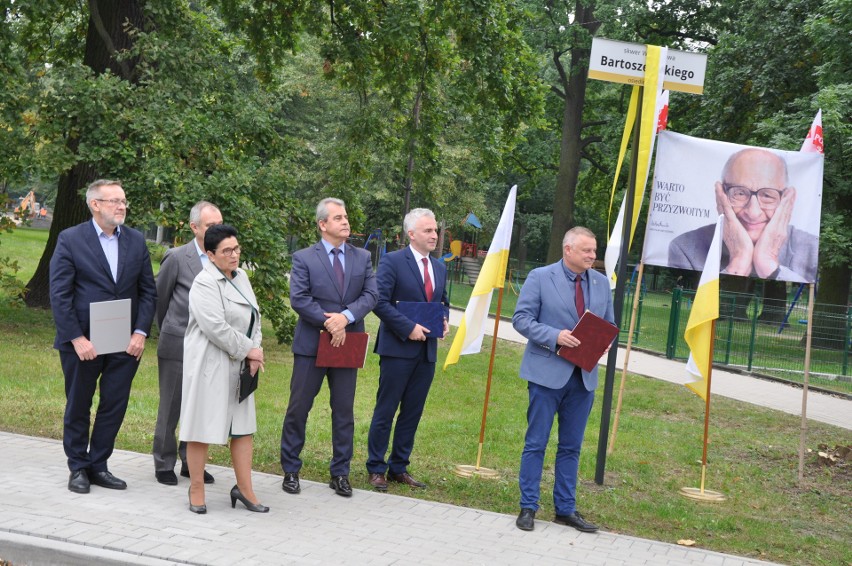 W Kędzierzynie-Koźlu uhonorowano Władysława Bartoszewskiego. Od środy jeden ze skwerów ma w patrona