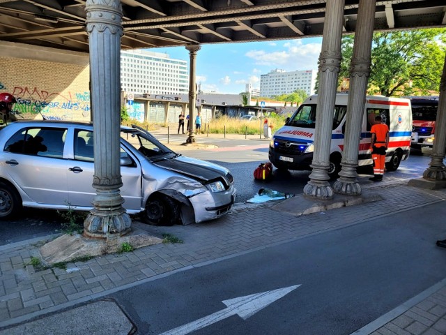 Wypadek przy skrzyżowaniu ul. Zielińskiego i Bogusławskiego we Wrocławiu