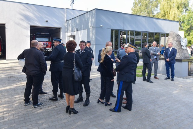 Otwarcie nowego budynku w Złotorii. W wydarzeniu wzięli udział samorządowcy, strażacy i mieszkańcy Złotorii.