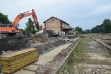 Niebezpieczne perony znikną ze Skoczowa. Nowe będą wysokie i szerokie. Trwa przebudowa stacji