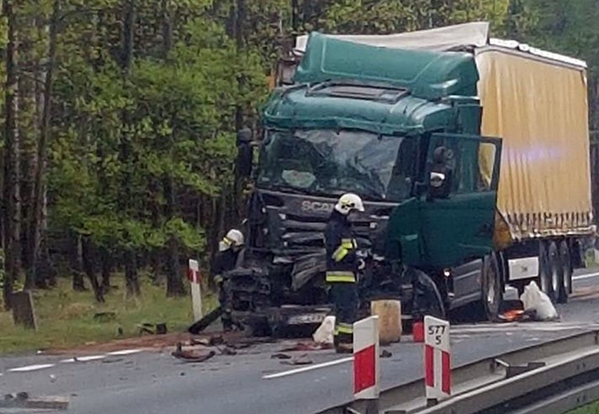 Wypadek w Kobiórze. Zderzyły się dwa samochody ciężarowe