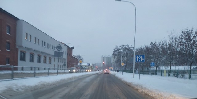 Po ulicach w Ostrowcu Świętokrzyskim jeździło się w piątek bardzo źle. Więcej zdjęć z Ostrowca i powiatu na kolejnych zdjęciach