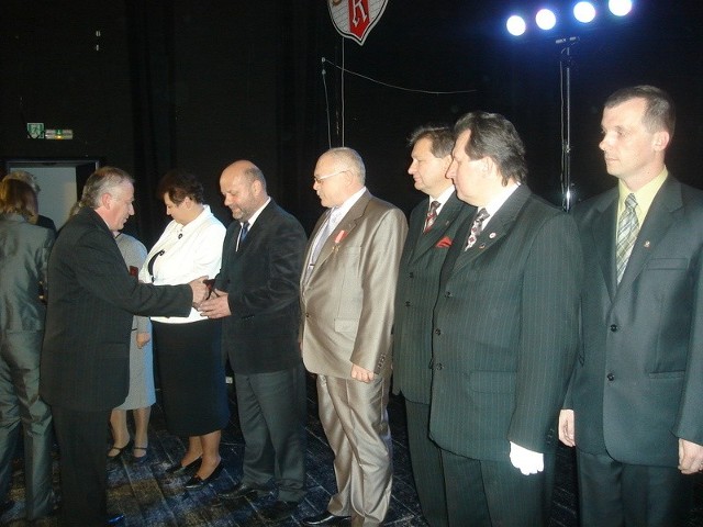 Medal XXX-lecia "Solidarności&#8221; został wręczony przez Krzysztofa Koślę, wiceprzewodniczącego Zarządu Regionu, między innymi Leszkowi Pożyczce.