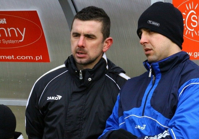 Duet trenerski: Stanisław Wróbel (z lewej) - Marek Hanzel miał wiosną walczyć o utrzymanie z Leśnicą w III lidze. Wiele wskazuje jednak na to, że będzie pracował w II-ligowym zespole ze Zdzieszowic.