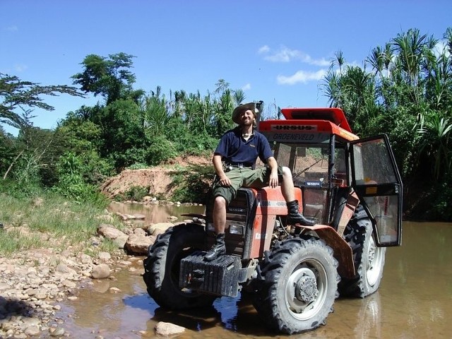 Marcin Obałek na trzecim etapie Traktoriady. Amazonia Boliwijska, Rio Iniqua, departemanet La Paz