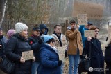 Protestowali przeciwko wycince drzew na Bukowej Górze w Dąbrowie Górniczej. Ludzie płakali. Może stąd zniknać nawet 800 drzew