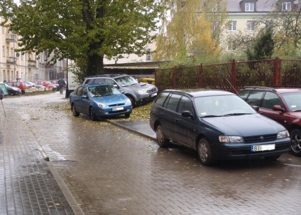 Zaparkowali wspólnie - jak prawdziwy cham.