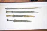 Cztery miecze z brązu znalezione pod Jasłem. Sensacyjne odkrycie archeologiczne