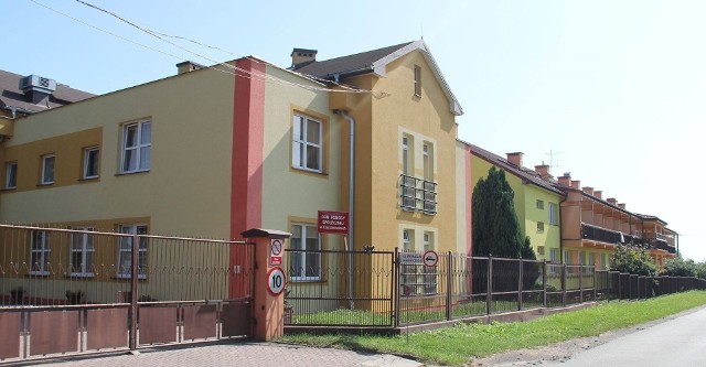 Koronawirus w Domu Pomocy Społecznej w Krzyżanowicach pojawił się na początku maja. Obecnie choruje tam ponad 50 osób wśród podopiecznych i pracowników.
