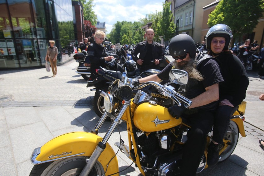 Motoserce powrócilo do Jaworzna. Parada motocyklowa, akcja oddawania krwi, atrakcje na rynku