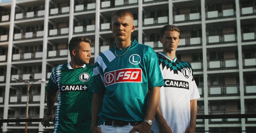 Legia Warszawa sprzedaje retro koszulki w stylu lat 90. Kibice zachwyceni [ZDJĘCIA, WIDEO]