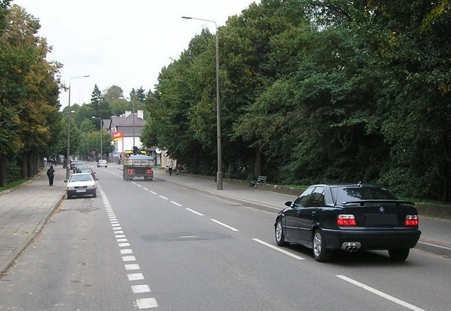 Ulica Dworcowa w Miastku. Spowalniaczy na niej nie będzie, ale policjanci są tu często.