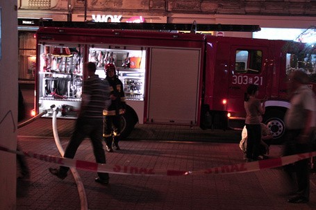 Płonęła kamienica na Piotrkowskiej, trzy osoby podtrute czadem (zdjęcia)