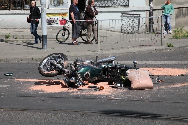 Wypadek na skrzyżowaniu ul. Pomorskiej z Wierzbową. Motocyklista zderzył się z autem