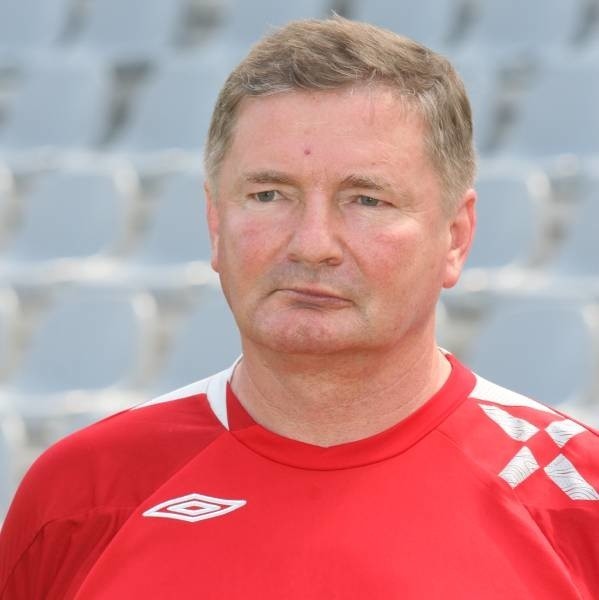 Paweł Wolicki ma 56 lat. Swoją piłkarską karierę zaczynał w Wisłoce Dębica, później był zawodnikiem Stali Nowa Dęba i Korony Kielce. Po zakończeniu kariery piłkarskiej został kierownikiem drużyny. Z Koroną związany od 30 lat.