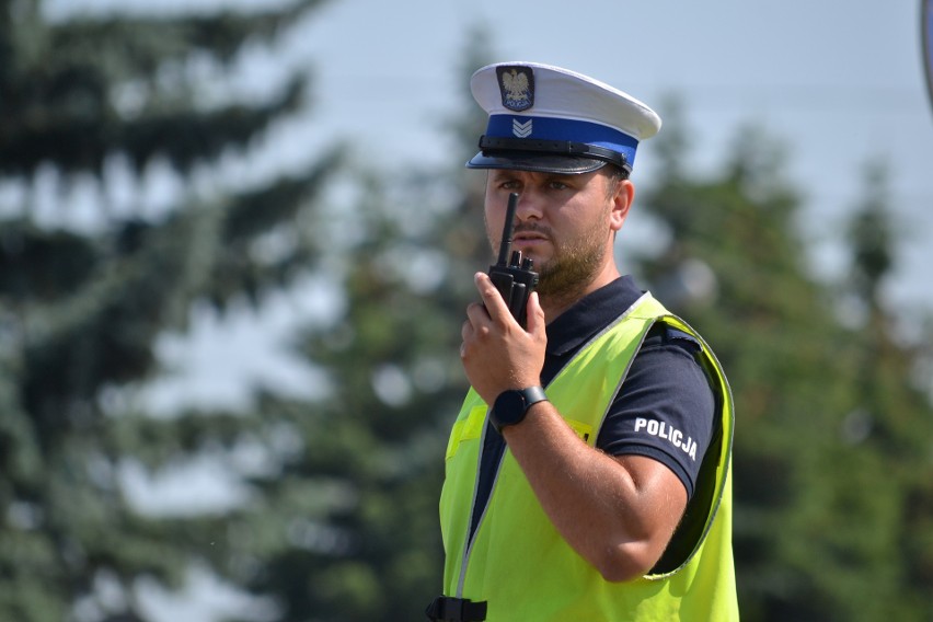 Policjanci kontrolują przejścia dla pieszych w Małopolsce z drona. Jak wpływa to na statystyki wypadków?