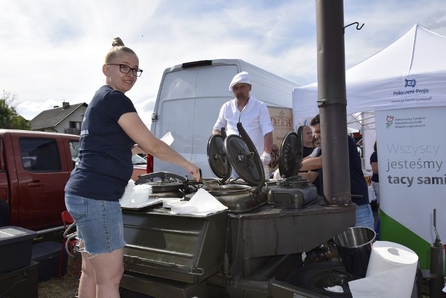 W sobotę, 22 czerwca, Pływalnia Nawa zorganizowała nad zalewem Zadębie już 10. edycję imprezy pod nazwą Zalewaya – Plażowy Piknik Rodzinny. Jak wynika z nazwy, była konsumpcja pysznej zalewajki oraz wiele innych atrakcji, konkursów z nagrodami, zabaw. Były też pokazu judo , można było oznakować swój rower, prezentacja policyjnego i strażackie sprzętu i wiele innych fajnych rzeczy, nie tylko na scenie, ale i poza nią.