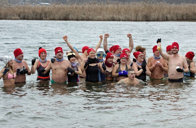 W Nowy Rok, punktualnie w samo południe, na plaży miejskiej MORiW zebrały się Morsy z Grudziądza, aby złożyć sobie życzenia pomyślności, spełnić toast bezalkoholowym "szampanem" i zażyć pierwszej w tym roku kąpieli w Jeziorze Rudnickim Wielkim.