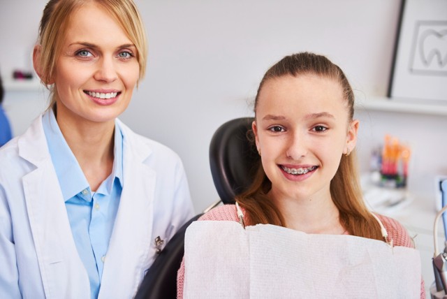 Leczenie u ortodonty może być bezpłatne. Z usług ortodonty na NFZ skorzystają dzieci do 12. roku życia.