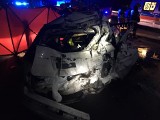Śmiertelny wypadek na DK1 pod Częstochową ZDJĘCIA W Lubojence osobowy ford zderzył się z tirem, kierowca zginął na miejscu