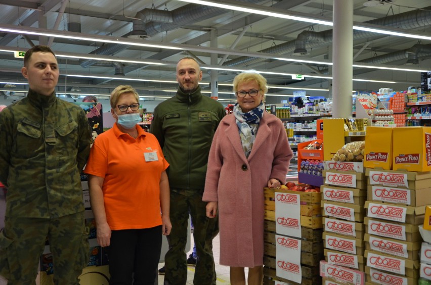 Hajnówka murem za mundurem. Ciasta, laurki i wyrazy wdzięczności [ZDJĘCIA]