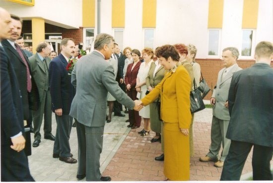 Powspominajmy, jak Pan prezydent wyraził uznanie za budowę gimnazjum w Osięcinach. 15 lat temu, prezydent Kwaśniewski...