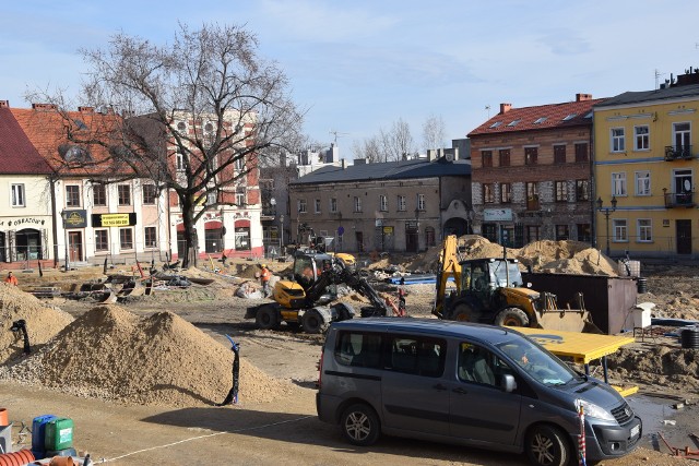 Rewitalizacja Starego Rynku w Częstochowie oznacza ogromne utrudnienia komunikacyjne już od wtorku.Zobacz kolejne zdjęcia. Przesuwaj zdjęcia w prawo - naciśnij strzałkę lub przycisk NASTĘPNE