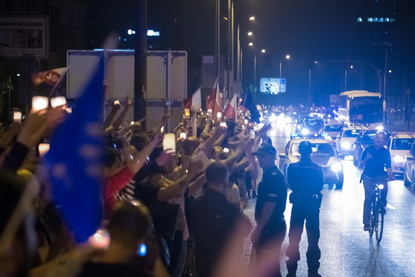 "Łańcuch Światła" w Krakowie. Protestujący wyszli na ulicę [ZDJĘCIA, WIDEO]