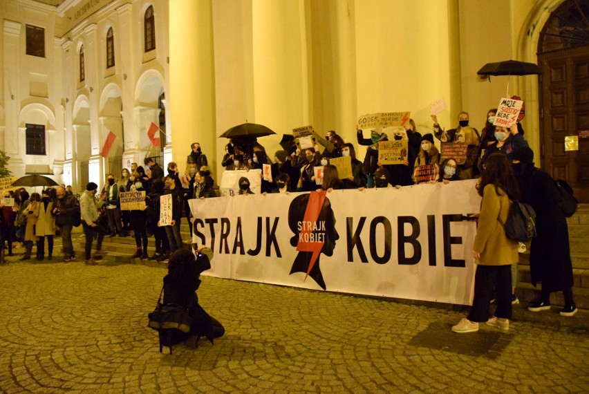 Protest w Lublinie po orzeczeniu TK w sprawie aborcji. „Miałam martwy poród. Straszne"